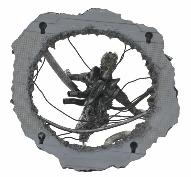 Alien: Romulus Suspended Lab Xenomorph XX121 Deluxe Action Figure