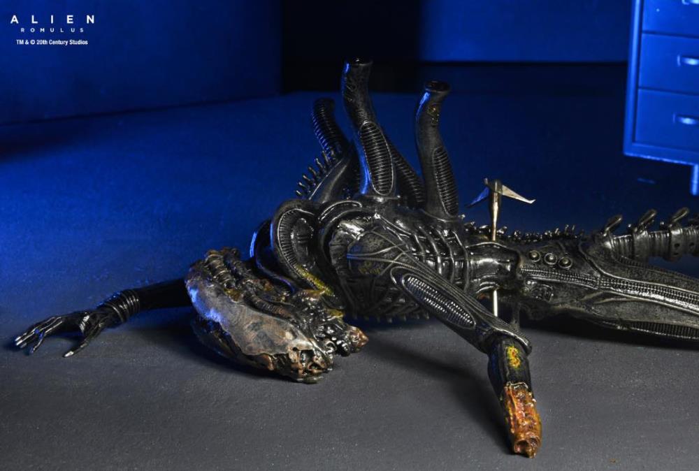 Alien: Romulus Suspended Lab Xenomorph XX121 Deluxe Action Figure Gallery Image 10