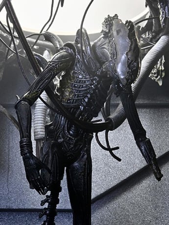 Alien: Romulus Suspended Lab Xenomorph XX121 Deluxe Action Figure