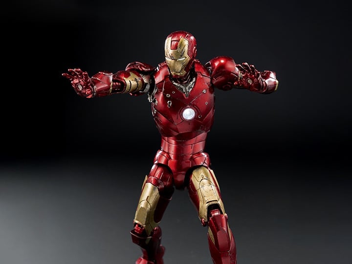 Marvel: The Infinity Saga DLX Iron Man Mark 3 (Battle Damaged) 1