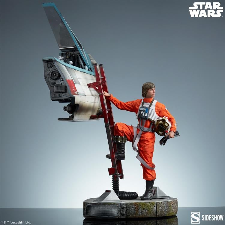 Star Wars: A New Hope Premium Format Luke Skywalker & X-Wing: Red Five, Standing By Statue Gallery Image 9
