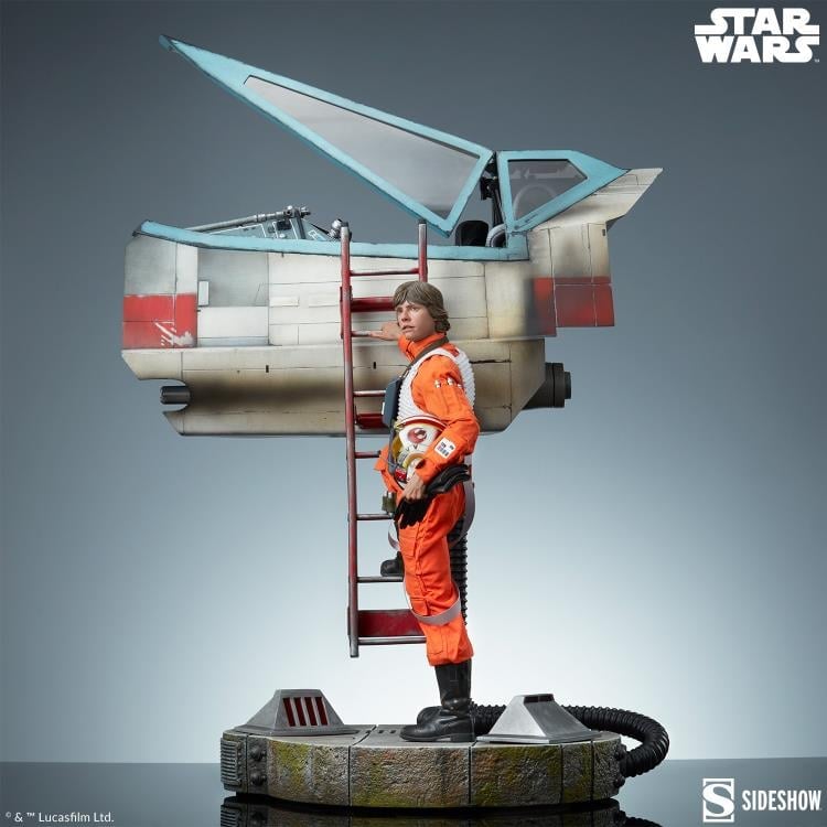 Star Wars: A New Hope Premium Format Luke Skywalker & X-Wing: Red Five, Standing By Statue Gallery Image 3