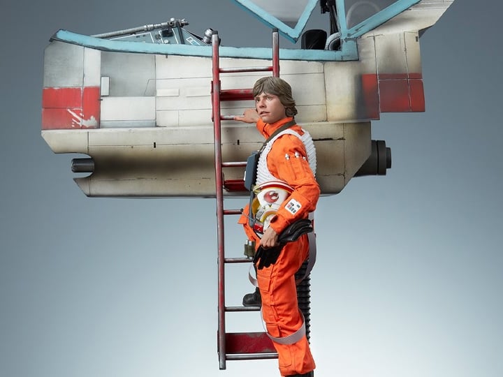 Star Wars: A New Hope Premium Format Luke Skywalker & X-Wing: Red Five, Standing By Statue Gallery Image 1