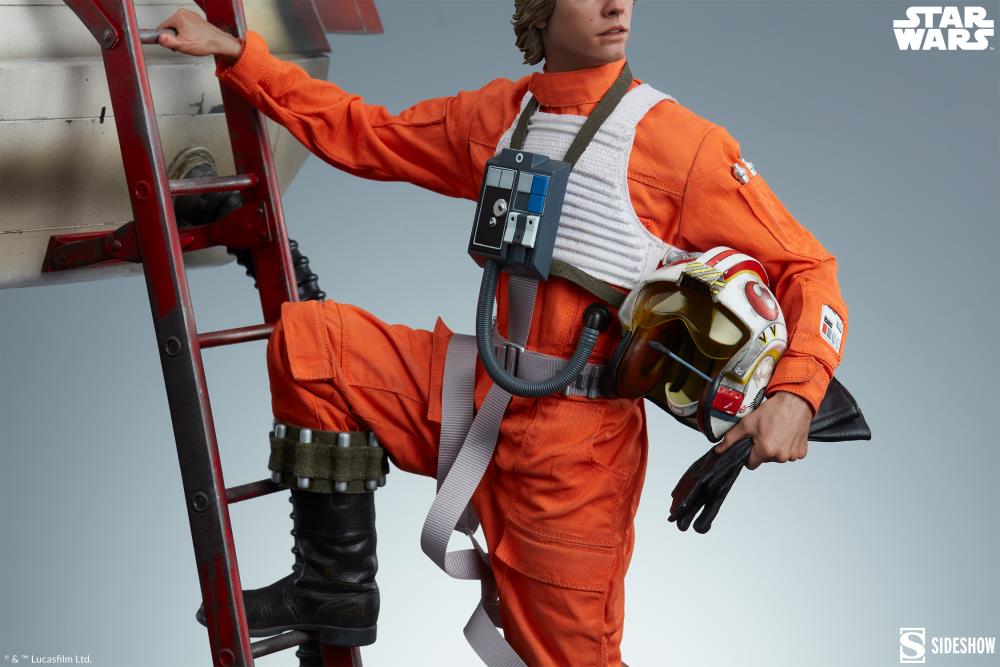 Star Wars: A New Hope Premium Format Luke Skywalker & X-Wing: Red Five, Standing By Statue Gallery Image 11