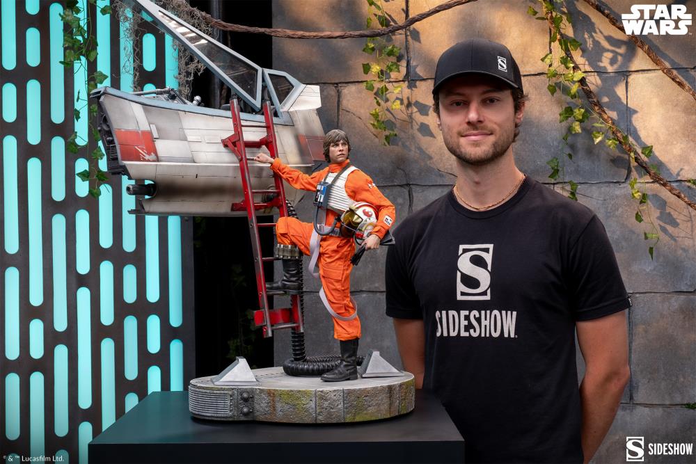 Star Wars: A New Hope Premium Format Luke Skywalker & X-Wing: Red Five, Standing By Statue Gallery Image 21