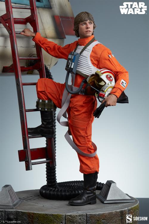 Star Wars: A New Hope Premium Format Luke Skywalker & X-Wing: Red Five, Standing By Statue Gallery Image 12