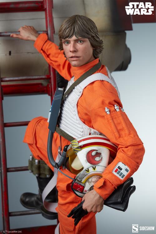 Star Wars: A New Hope Premium Format Luke Skywalker & X-Wing: Red Five, Standing By Statue Gallery Image 10