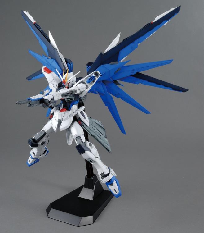 Mobile Suit Gundam SEED MG Freedom Gundam 2.0 1/100 Scale Model Kit Gallery Image 12