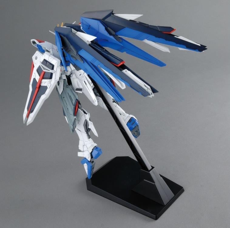 Mobile Suit Gundam SEED MG Freedom Gundam 2.0 1/100 Scale Model Kit Gallery Image 10
