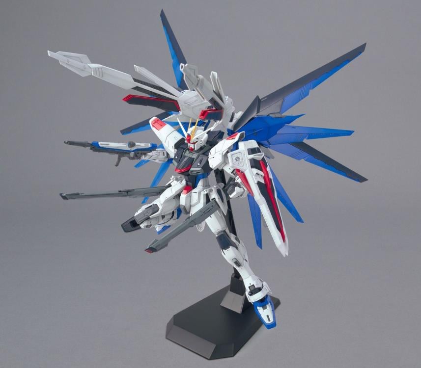 Mobile Suit Gundam SEED MG Freedom Gundam 2.0 1/100 Scale Model Kit Gallery Image 9