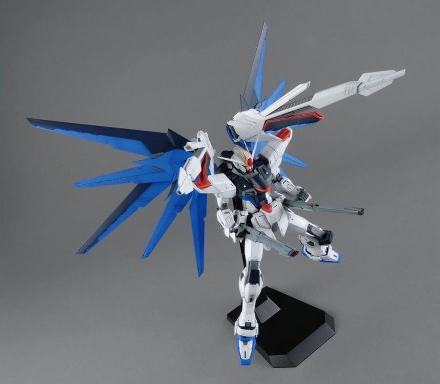 Mobile Suit Gundam SEED MG Freedom Gundam 2.0 1/100 Scale Model Kit Gallery Image 6