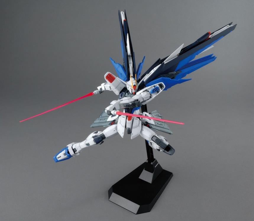 Mobile Suit Gundam SEED MG Freedom Gundam 2.0 1/100 Scale Model Kit Gallery Image 8