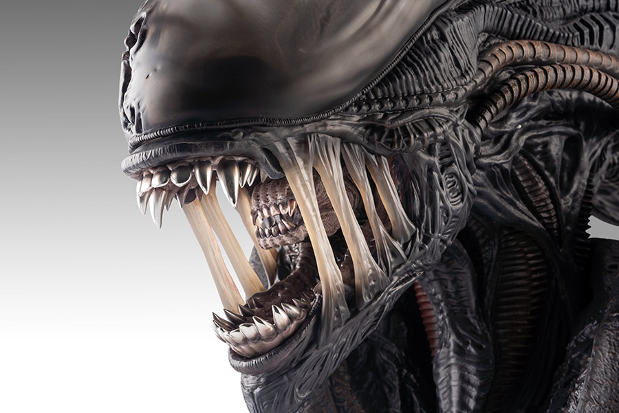 Alien: Romulus Scorched Xenomorph Limited Edition Life Size Bust Gallery Image 11