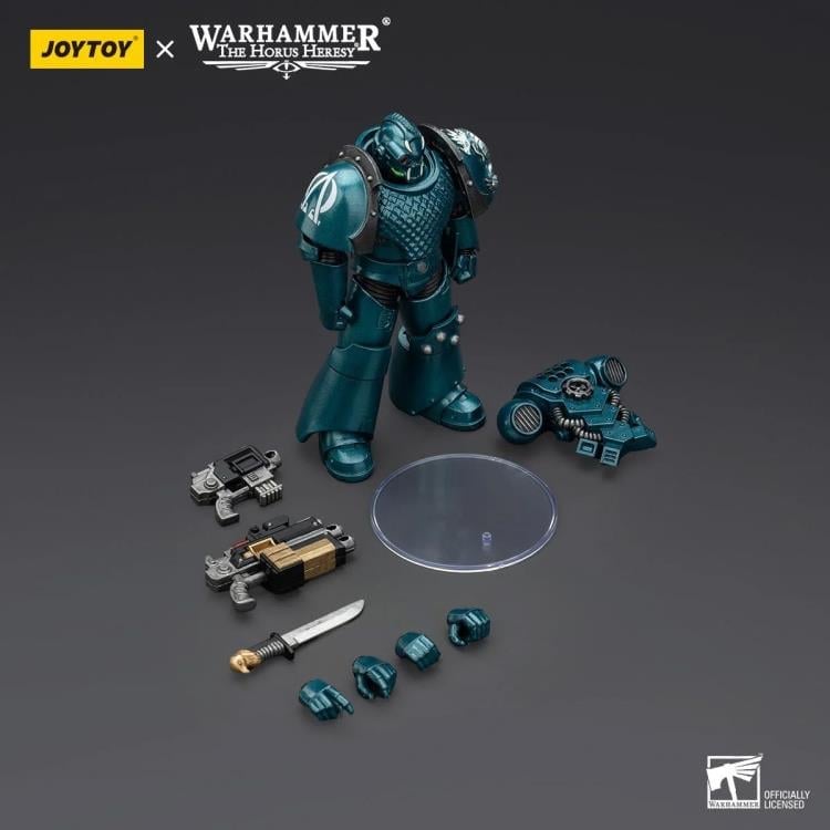 Warhammer: The Horus Heresy Alpha Legion Headhunter with Banestrike Combi-Bolter and Power Dagger 1/18 Scale Action Figure Gallery Image 6