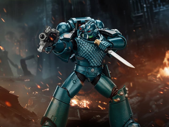 Warhammer: The Horus Heresy Alpha Legion Headhunter with Banestrike Combi-Bolter and Power Dagger 1/18 Scale Action Figure Gallery Image 1