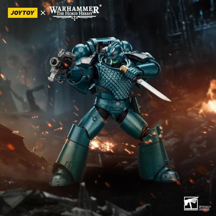 Warhammer: The Horus Heresy Alpha Legion Headhunter with Banestrike Combi-Bolter and Power Dagger 1/18 Scale Action Figure Gallery Image 7