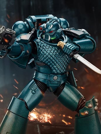 Warhammer: The Horus Heresy Alpha Legion Headhunter with Banestrike Combi-Bolter and Power Dagger 1/18 Scale Action Figure Gallery Image 2