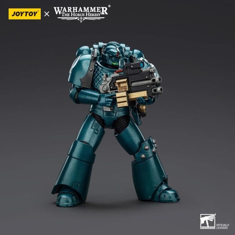 Warhammer: The Horus Heresy Alpha Legion Headhunter with Banestrike Combi-Bolter and Power Dagger 1/18 Scale Action Figure Gallery Image 3