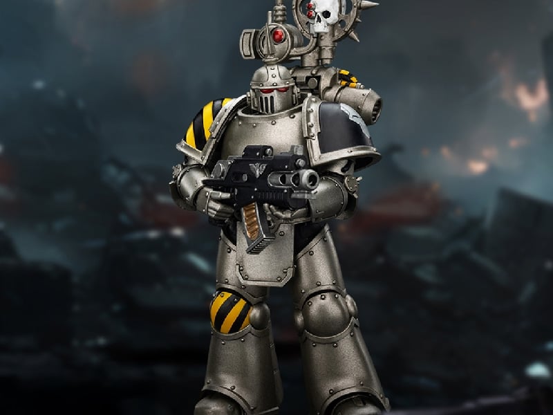 Warhammer: The Horus Heresy Iron Warriors MKIII Tactical Legionary with Nuncio-vox 1/18 Scale Action Figure Gallery Image 1