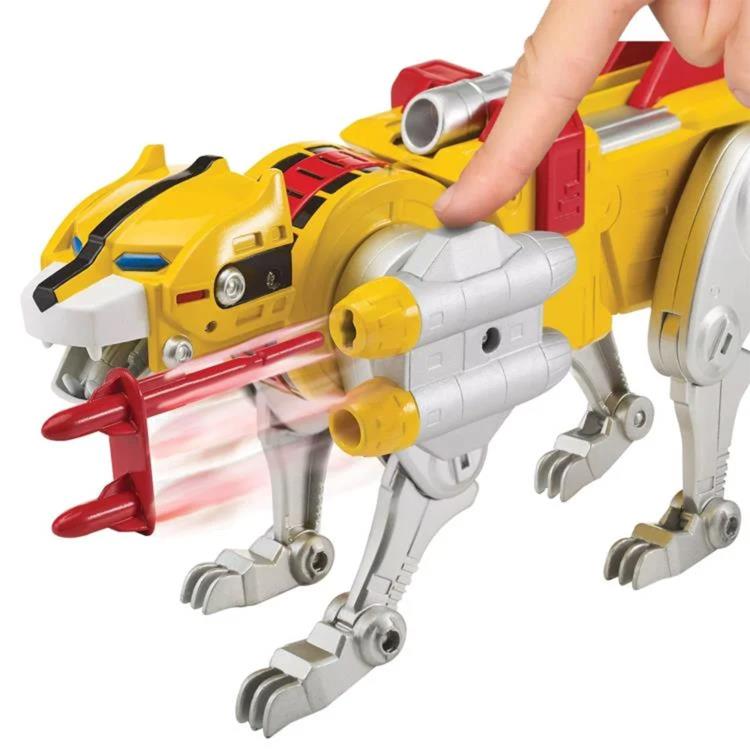 Voltron: Defender of the Universe 40th Anniversary Classic Yellow Lion Action Figure Gallery Image 4