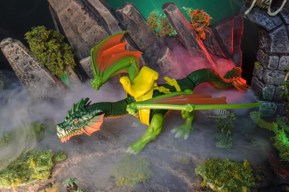 Legends of Dragonore Scorchwing, Mother of the Forest Deluxe Action Figure Gallery Image 4