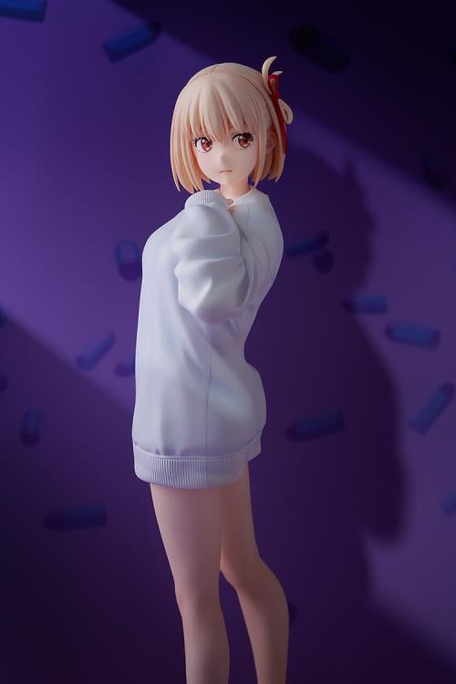 Lycoris Recoil Chisato Nishikigi (Oversized Sweatshirt Ver.) 1/7 Scale Figure Gallery Image 4