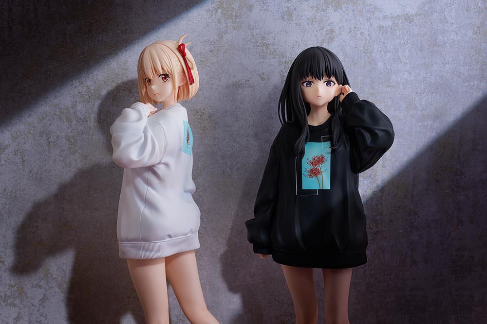 Lycoris Recoil Chisato Nishikigi (Oversized Sweatshirt Ver.) 1/7 Scale Figure Gallery Image 9