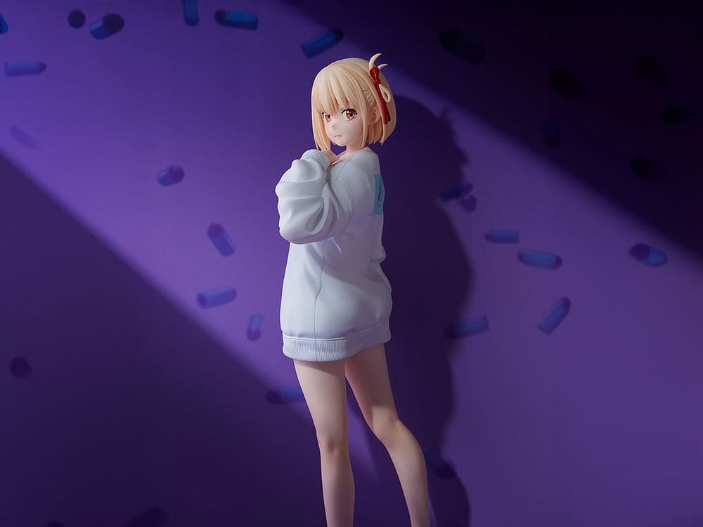 Lycoris Recoil Chisato Nishikigi (Oversized Sweatshirt Ver.) 1/7 Scale Figure Gallery Image 1