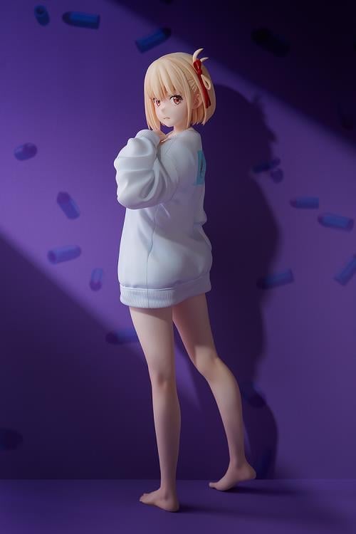 Lycoris Recoil Chisato Nishikigi (Oversized Sweatshirt Ver.) 1/7 Scale Figure Gallery Image 3