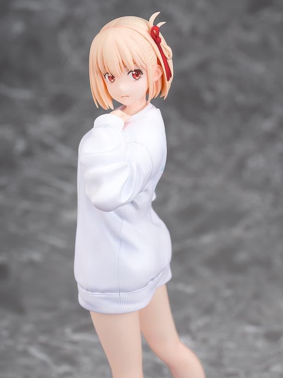 Lycoris Recoil Chisato Nishikigi (Oversized Sweatshirt Ver.) 1/7 Scale Figure Gallery Image 15