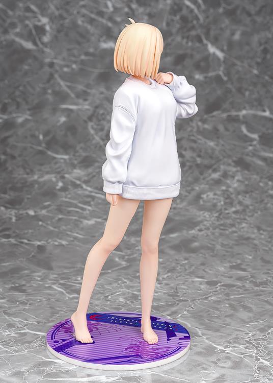 Lycoris Recoil Chisato Nishikigi (Oversized Sweatshirt Ver.) 1/7 Scale Figure Gallery Image 13