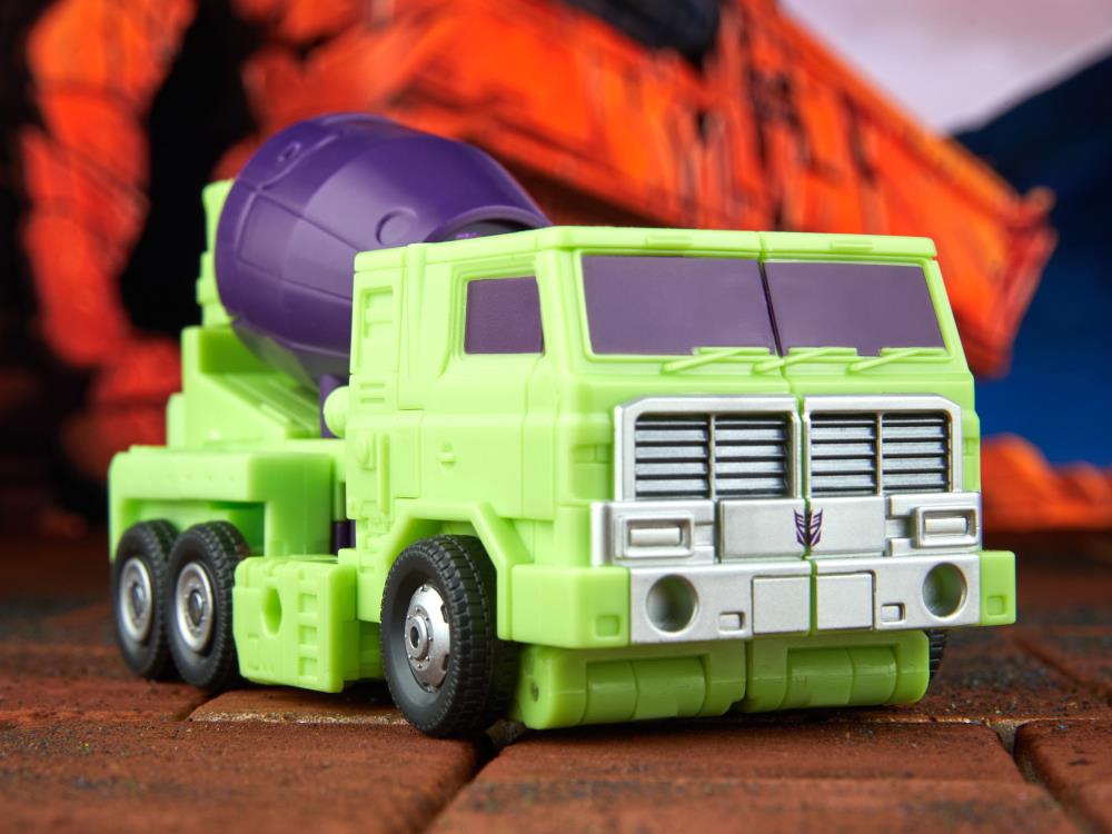 The Transformers: The Movie Studio Series Voyager Class Constructicon Mixmaster Action Figure Gallery Image 8
