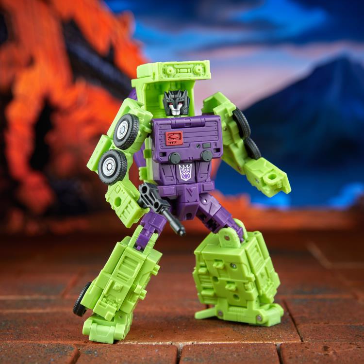 The Transformers: The Movie Studio Series Voyager Class Constructicon Mixmaster Action Figure Gallery Image 4