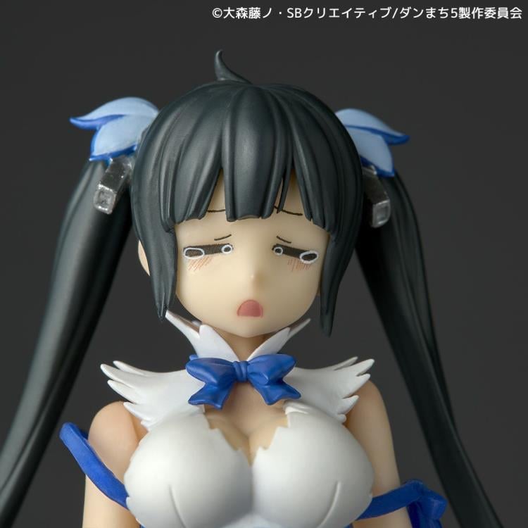 Is It Wrong to Try to Pick Up Girls in a Dungeon? Revoltech NR089 Hestia Action Figure Gallery Image 12