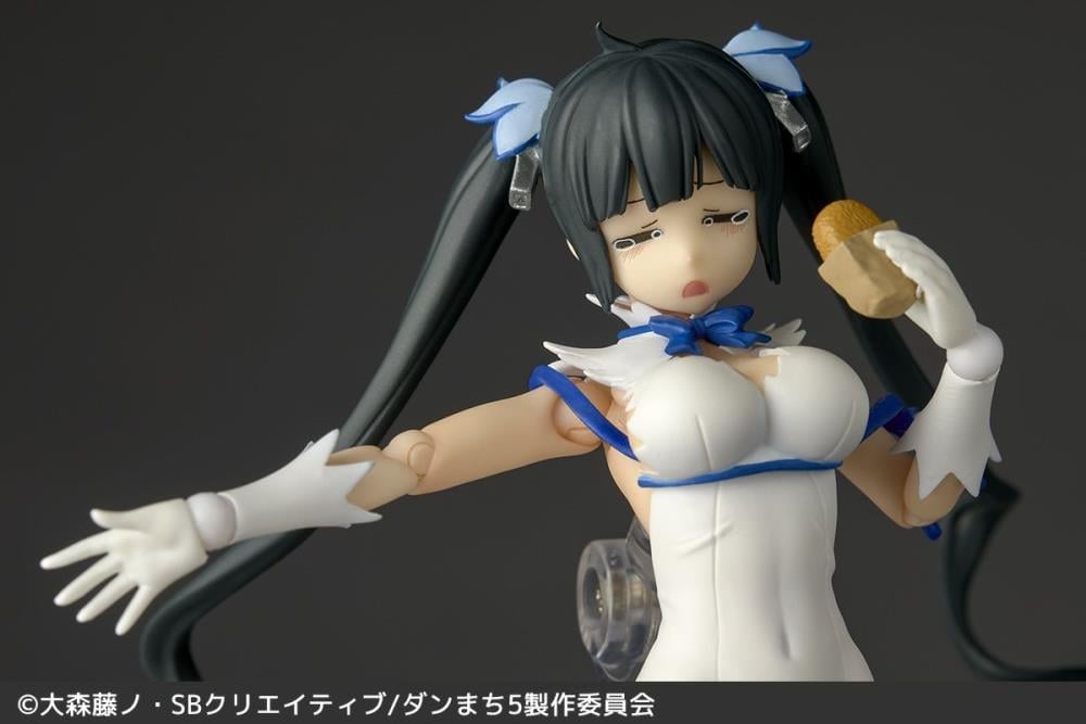 Is It Wrong to Try to Pick Up Girls in a Dungeon? Revoltech NR089 Hestia Action Figure Gallery Image 8