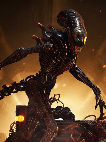 Alien: Romulus Museum Masterline XL Scorched Xenomorph 1/3 Scale Statue Gallery Image 2