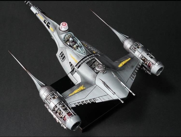 Star Wars: The Mandalorian Mandalorian N-1 Starfighter 1/48 Scale Model Kit Gallery Image 6