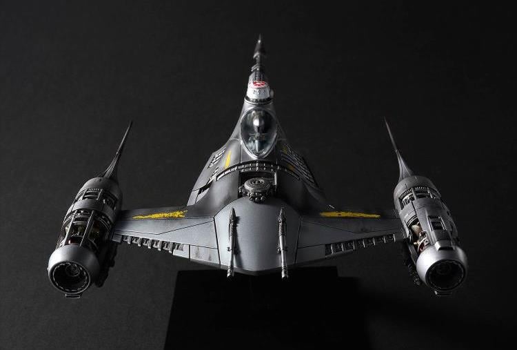 Star Wars: The Mandalorian Mandalorian N-1 Starfighter 1/48 Scale Model Kit Gallery Image 9