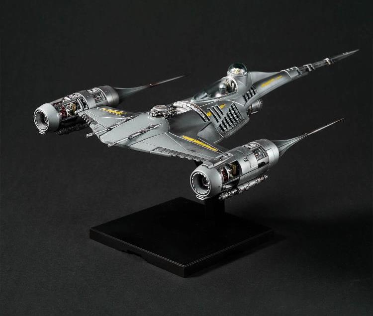 Star Wars: The Mandalorian Mandalorian N-1 Starfighter 1/48 Scale Model Kit Gallery Image 3