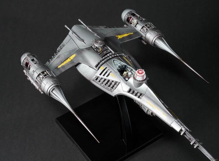 Star Wars: The Mandalorian Mandalorian N-1 Starfighter 1/48 Scale Model Kit Gallery Image 5