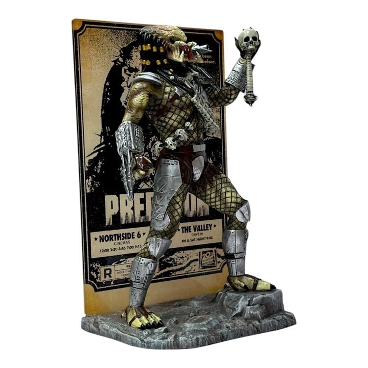 Predator 9" Deluxe Vinyl Statue Gallery Image 4