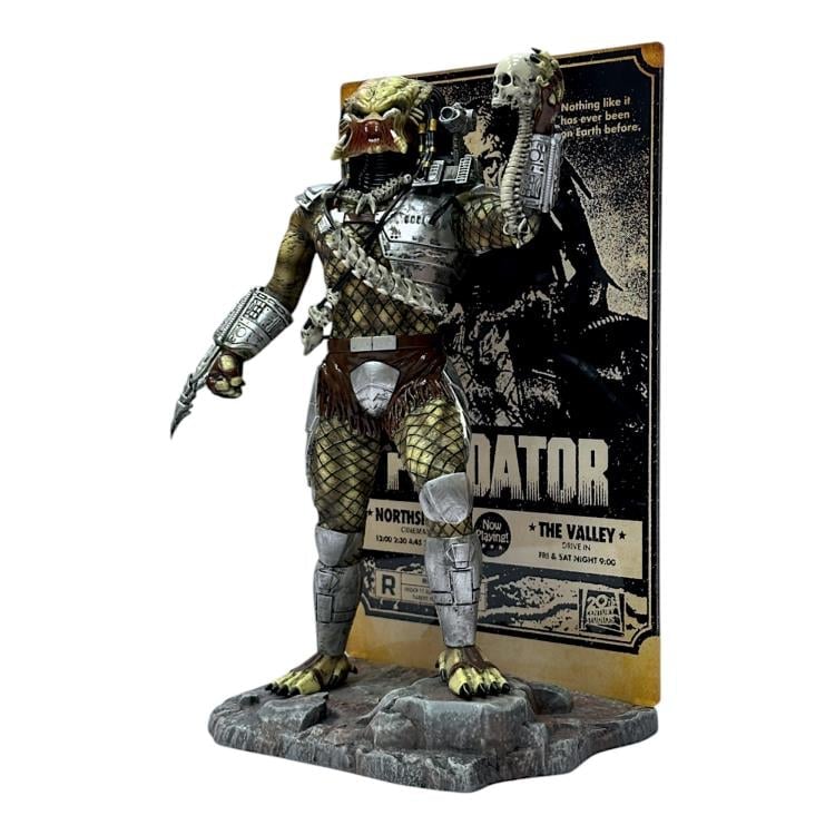 Predator 9" Deluxe Vinyl Statue Gallery Image 5