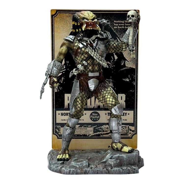 Predator 9" Deluxe Vinyl Statue Gallery Image 3
