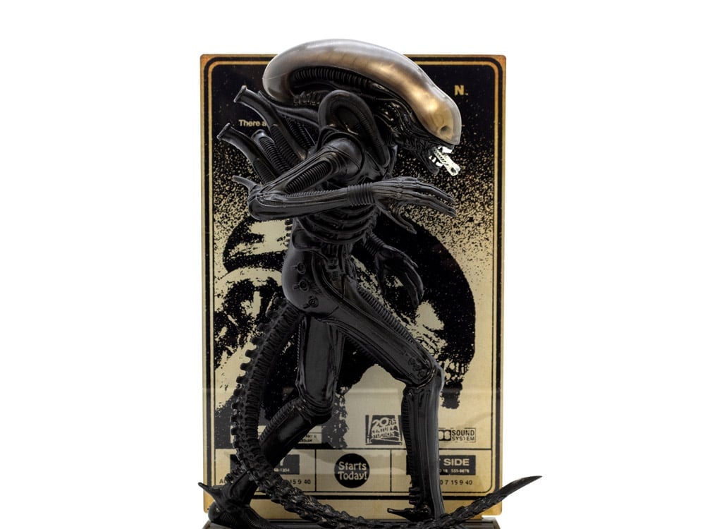 Alien Big Chap Xenomorph 9" Deluxe Vinyl Statue Gallery Image 1