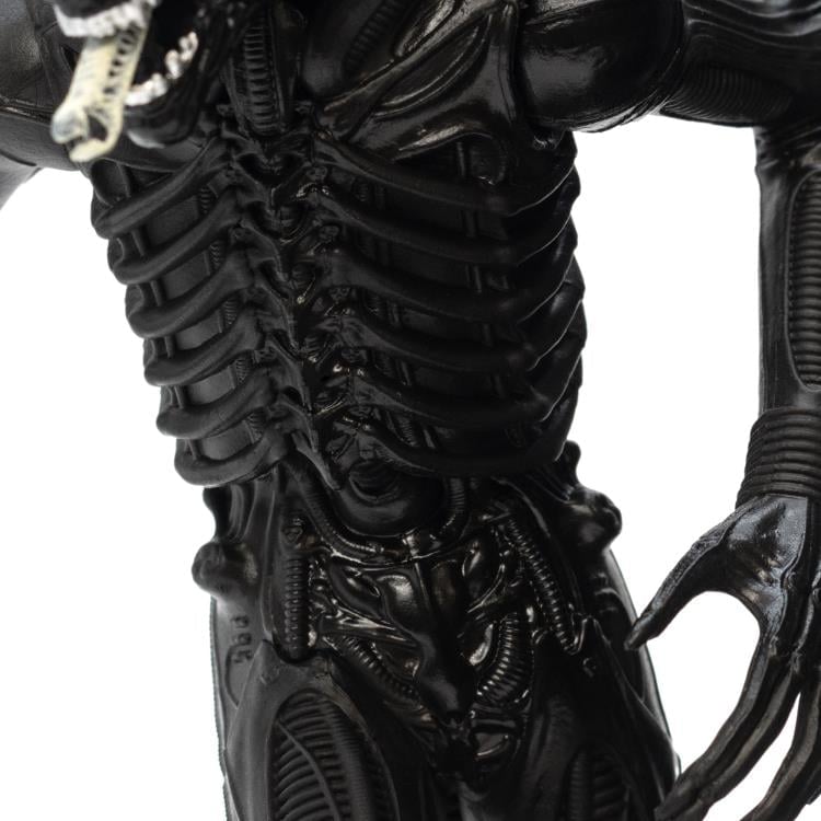 Alien Big Chap Xenomorph 9" Deluxe Vinyl Statue Gallery Image 8