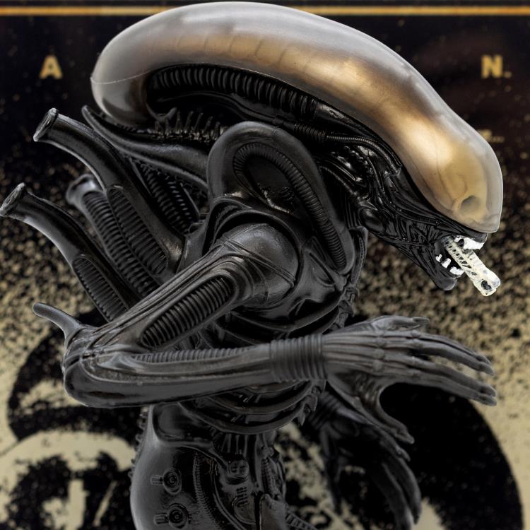 Alien Big Chap Xenomorph 9" Deluxe Vinyl Statue Gallery Image 5