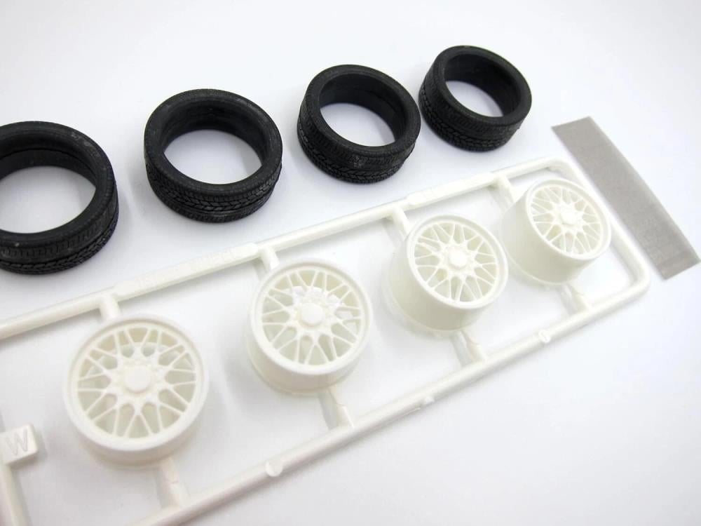 Wangan Midnight Nissan Skyline GT-R R33 RGO 1/24 Scale Model Kit Gallery Image 3