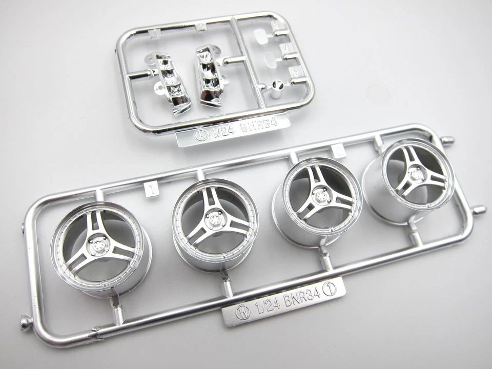Initial D Skyline GT-R (BNR34) Kozo Hoshino 1/24 Scale Model Kit Gallery Image 7