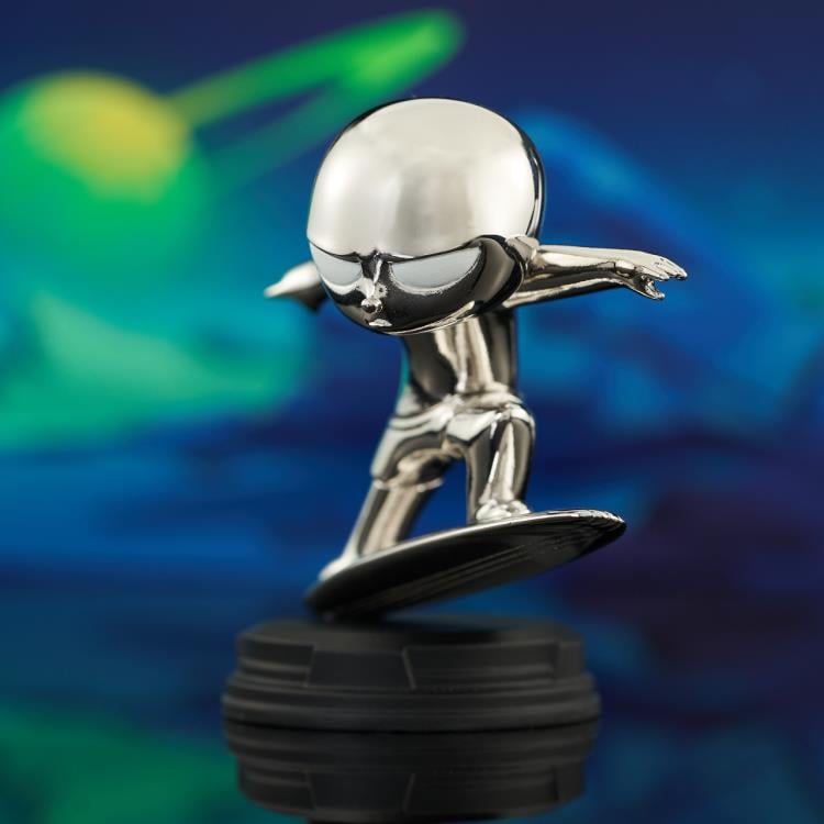 Gentle Giant Marvel Silver Surfer フィギュア Silver Surfer: The Best Defense Silver Surfer (Chrome Edition