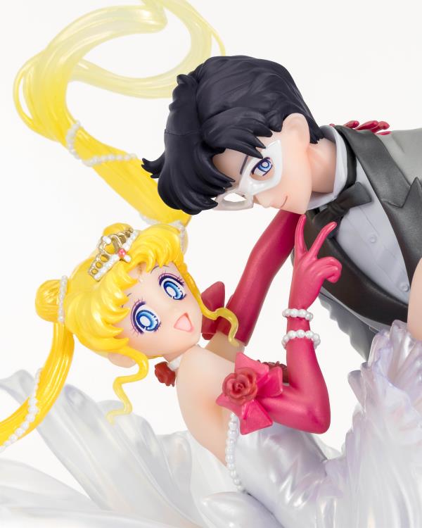 Sailor Moon FiguartsZERO Chouette Usagi and Tuxedo Mask (Moonlight Glow Edition) Gallery Image 7
